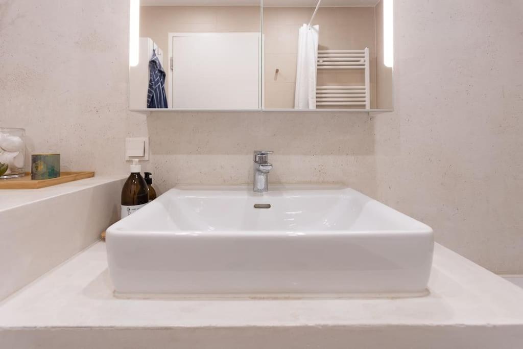Dream Apartment - Central And Quiet With Ac And Free Parking Garage ウィーン エクステリア 写真