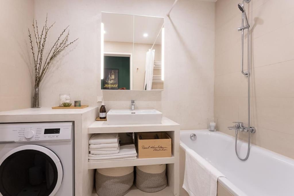 Dream Apartment - Central And Quiet With Ac And Free Parking Garage ウィーン エクステリア 写真